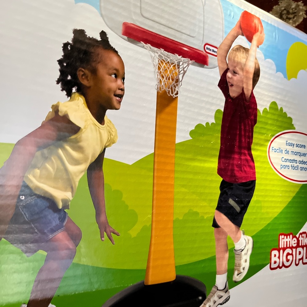 Little Tikes Totsports Basketball set. NWT